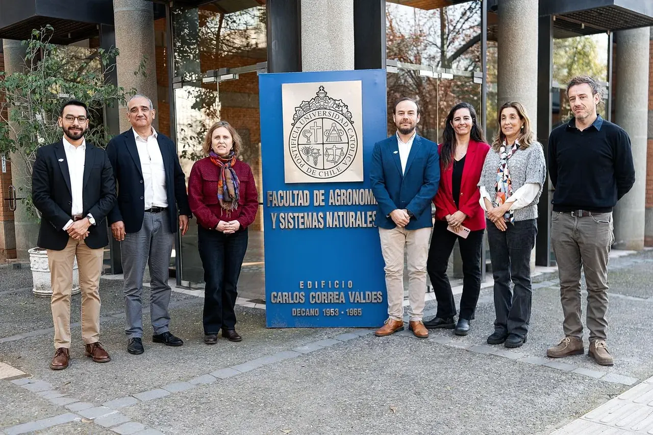 Convenio educativo Dronespray® con la Pontificia Universidad Católica de Chile