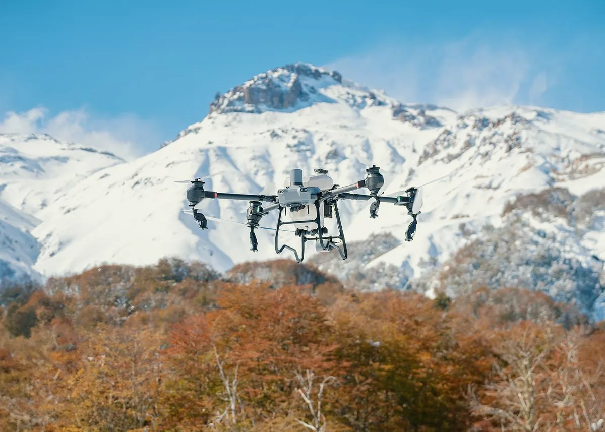 Dron Dronespray® aplicando en el campo